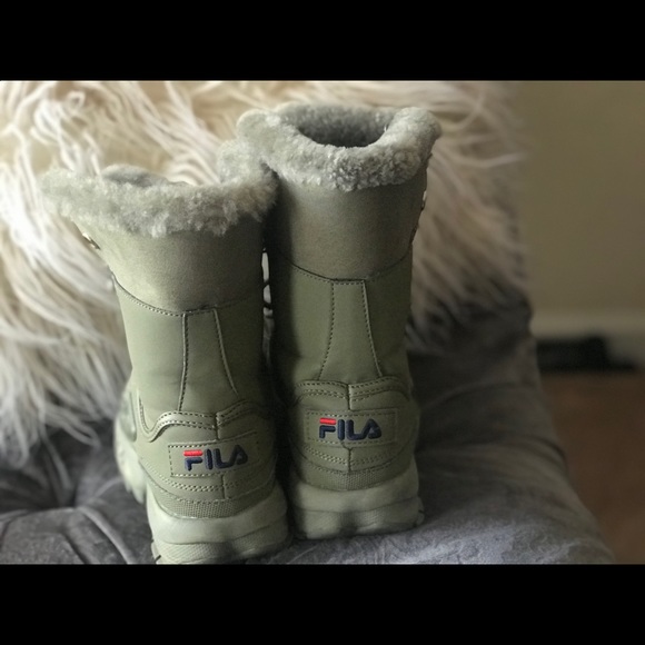 Fila boots.Size 6 1/2  (big kids). - Picture 3 of 4